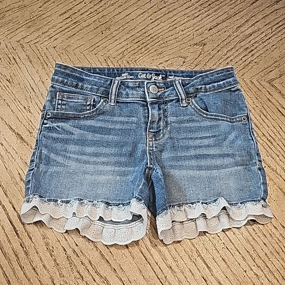 Denim whith white lace trim shorts size 7/8 Cat& Jack